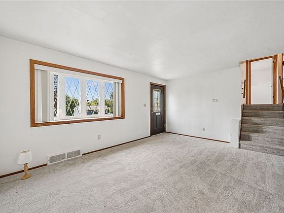 4th image of 609 Brightberry Rd