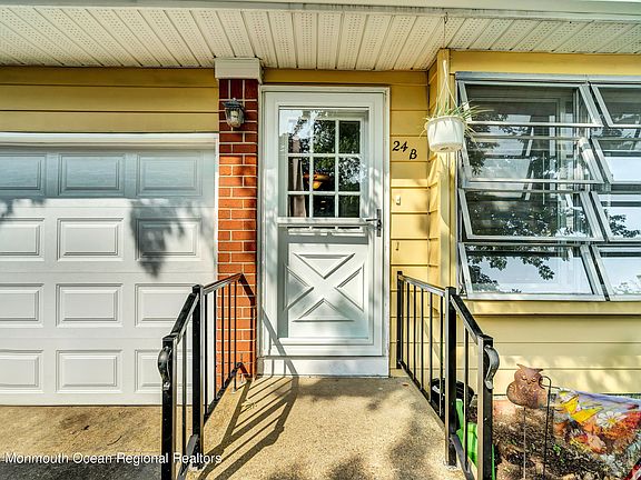 3rd image of 24 Yorktowne Parkway #B