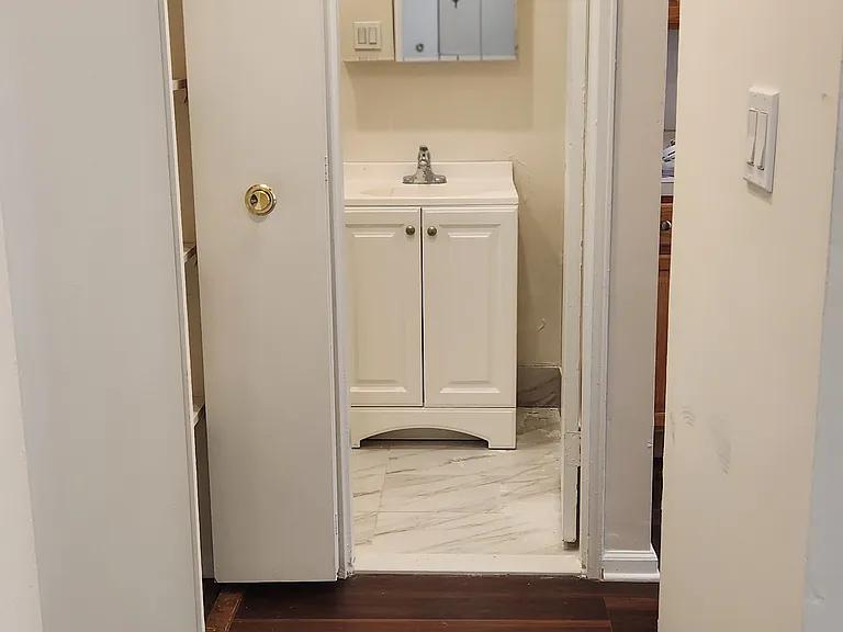 860 E Broadway #5B — Photo 5