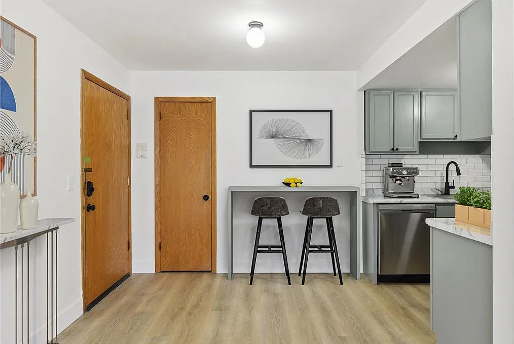 1 bed, 1.0 bath, 641 sqft, $1,250 — Photo 2