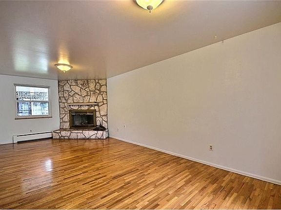 5th image of 3576 S Hillcrest Dr