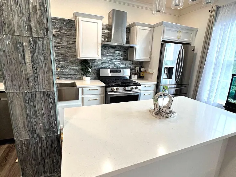 21845 Jarvis Sq — Photo 15
