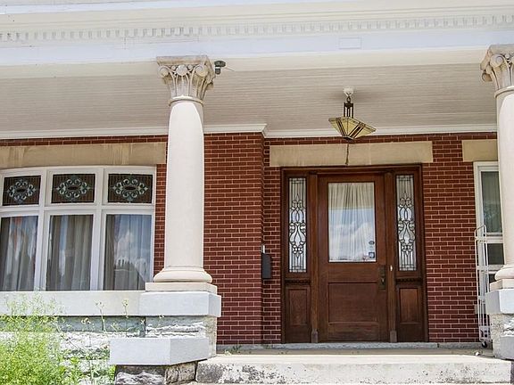 3rd image of 128 E 4th St