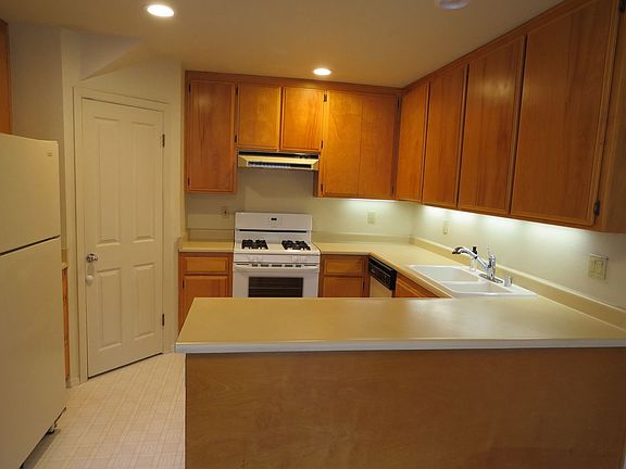 2nd image of 450 Avenida De Socios APT 1