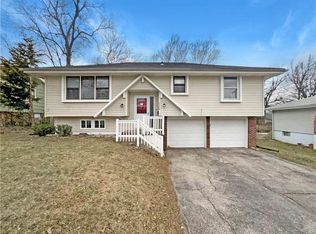 9826 Hillcrest Rd, Kansas City, MO 64134