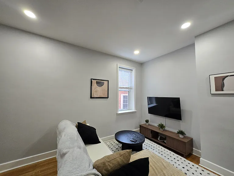 709 Pine St #202 — Photo 3