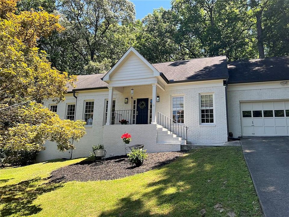 1st image of 152 Oakwood Hills Dr
