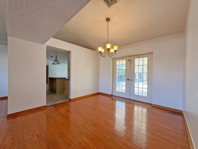 495 11th Ct — Photo 4