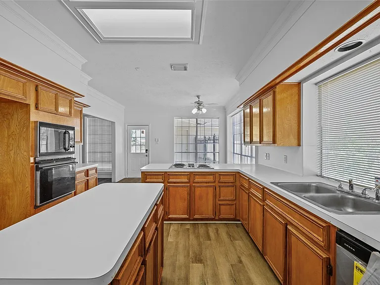 5803 Ancient Oaks Dr — Photo 18