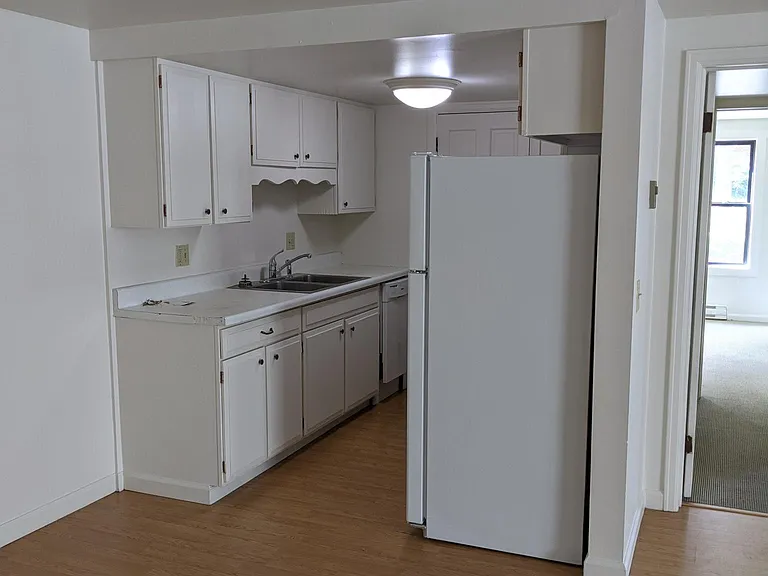 348 College St — Photo 17
