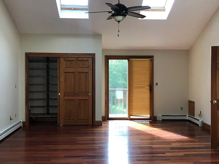 985 Glebe St — Photo 39