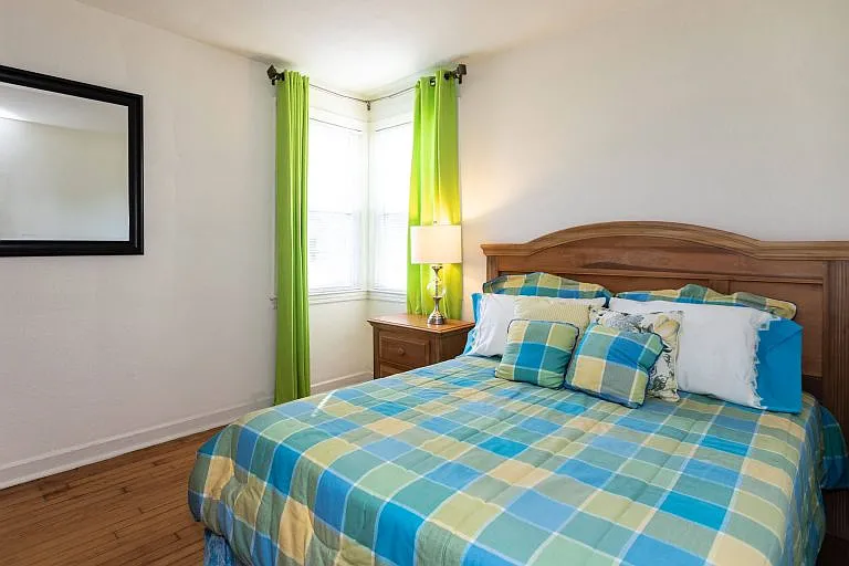 Sewells Park Apartments — Photo 9