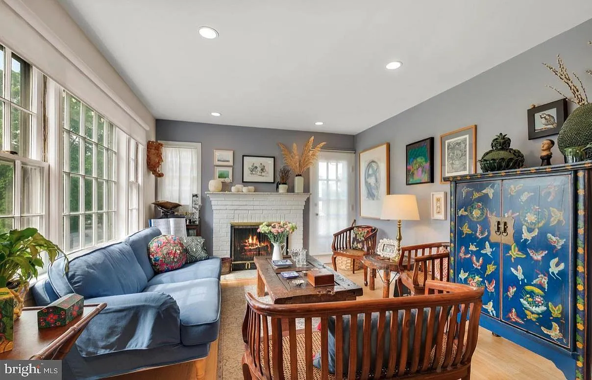 4 bed, 2.5 bath, 2688 sqft, $4,995 — Photo 3
