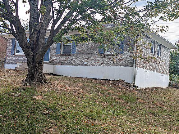 2nd image of 117 Clearwater Ln