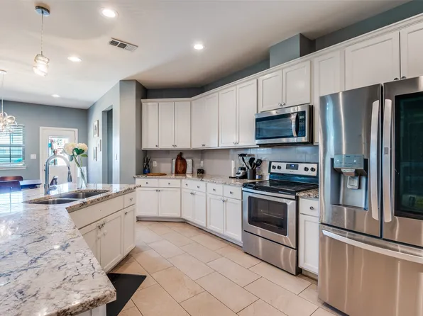 2723 Pike Dr, Lancaster, TX 75134