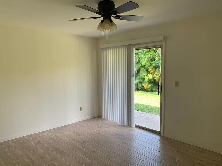 781 SW Gardens Blvd #5 — Photo 4