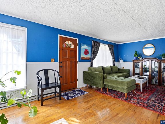 4th image of 221 Walnut St