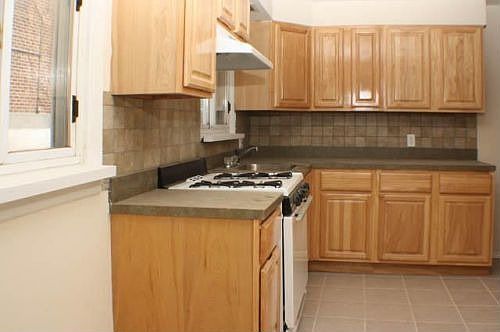 2nd image of 1454 E 52nd St