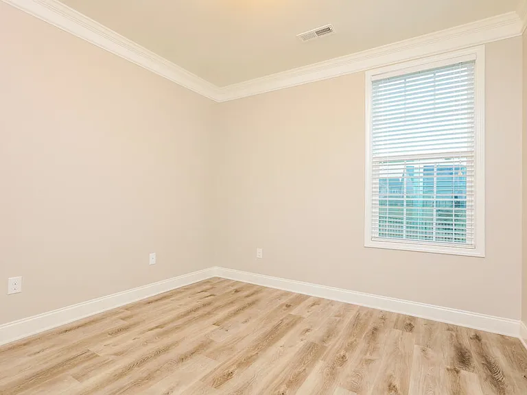 7435 Birchshire Dr — Photo 15