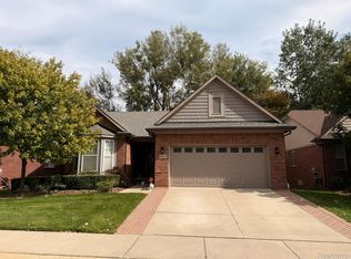29912 Trailwood Dr, Warren, MI 48092