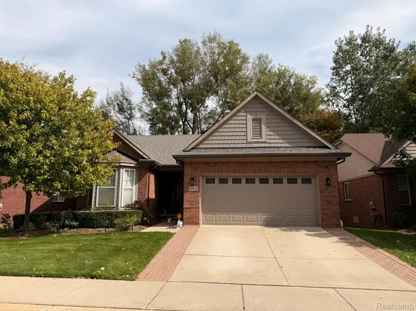 29912 Trailwood Dr, Warren, MI 48092