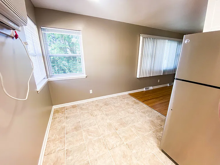 921 Magnolia Ln #4 — Photo 4