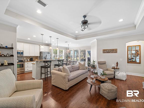 5th image of 8176 Carmel Cir
