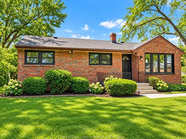 1905 Norfolk St, Windsor, ON N9E 1H6