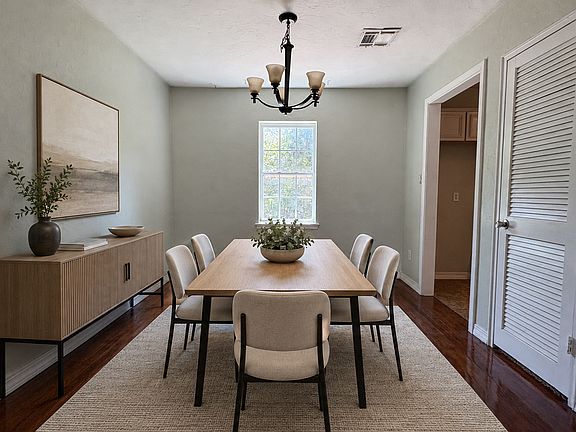 3rd image of 3506 Garden Pl