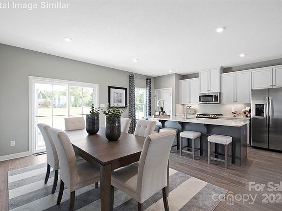 4th image of 471 Moondance Dr