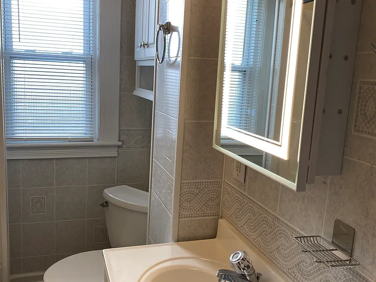 24 Alger St — Photo 10
