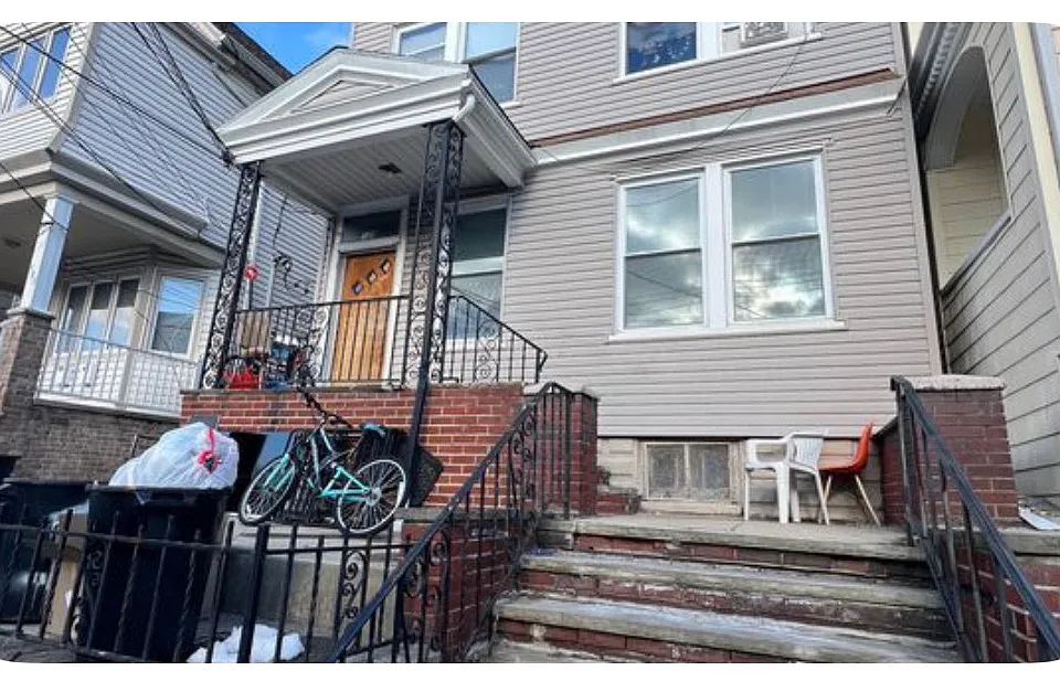 129 W 27th St #4