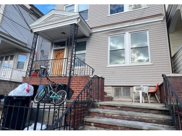 129 W 27th St #4, Bayonne, NJ 07002