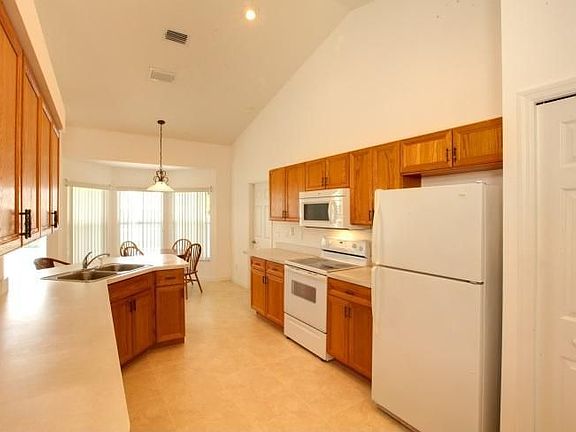 5th image of 141 S Wimbrow Dr