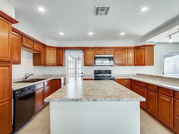 3rd image of 6401 E Cypress St