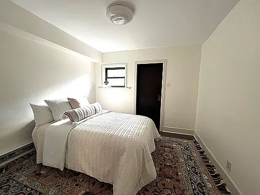 3rd image of 592 Bainbridge St #1