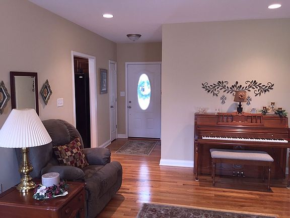 4th image of 3329 Fair Oaks Cir