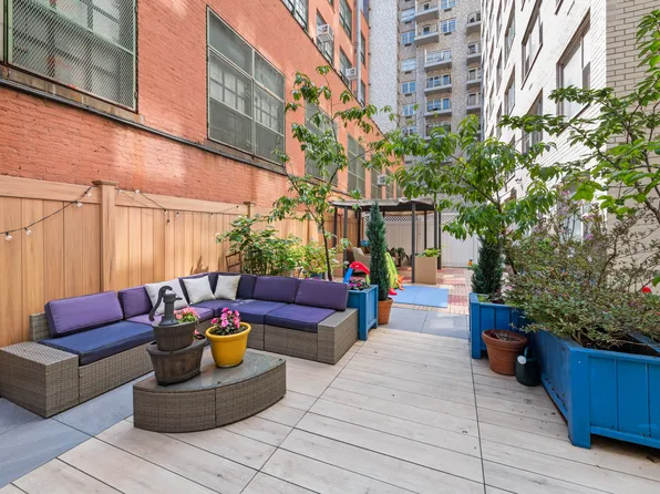400 East 77th Street 1CD image 3 of 17