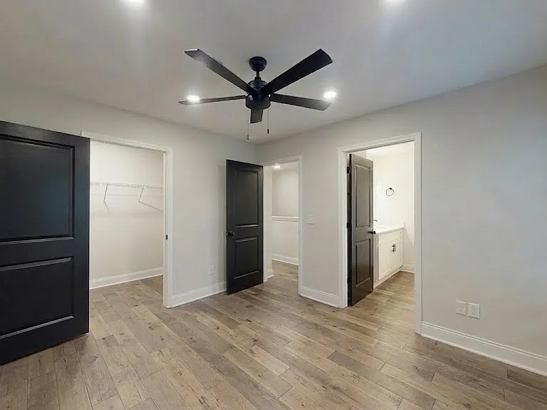 210 Winding Chestnut Dr — Photo 3