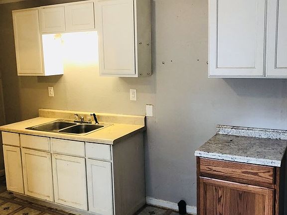 3rd image of 1720 Trexlar Ave #1724