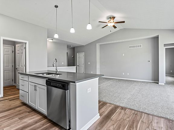 5th image of 2085 Briarwood Ave