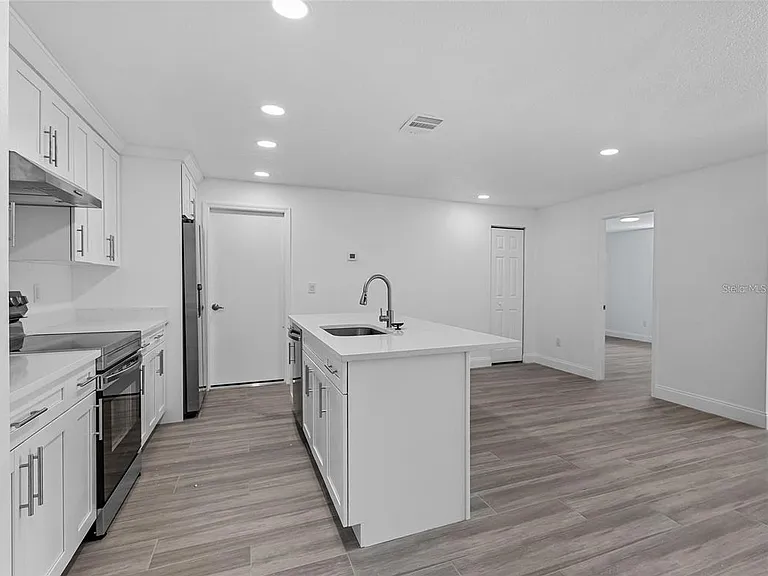 8201 Riverside Dr NE — Photo 5