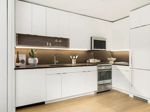 70 West 37th Street 2312B image 2 of 14