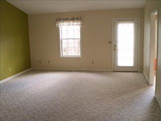 5th image of 190 Carriage Dr