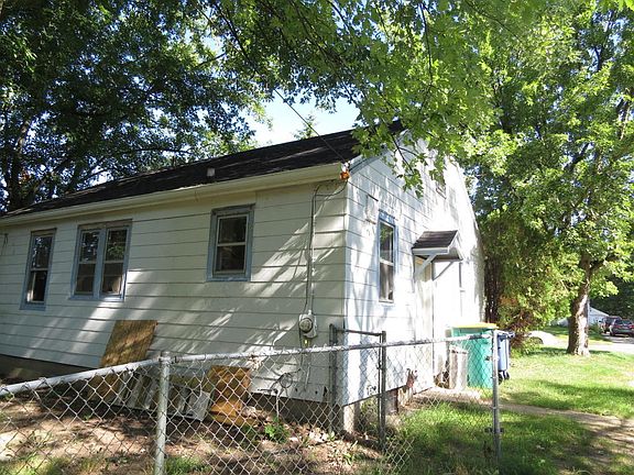 2nd image of 23 W Meadowlawn Ave