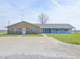 620 N Main St, Hoyleton, IL 62803