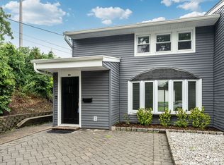 8 Macbeth Ct APT B, Waldwick, NJ 07463