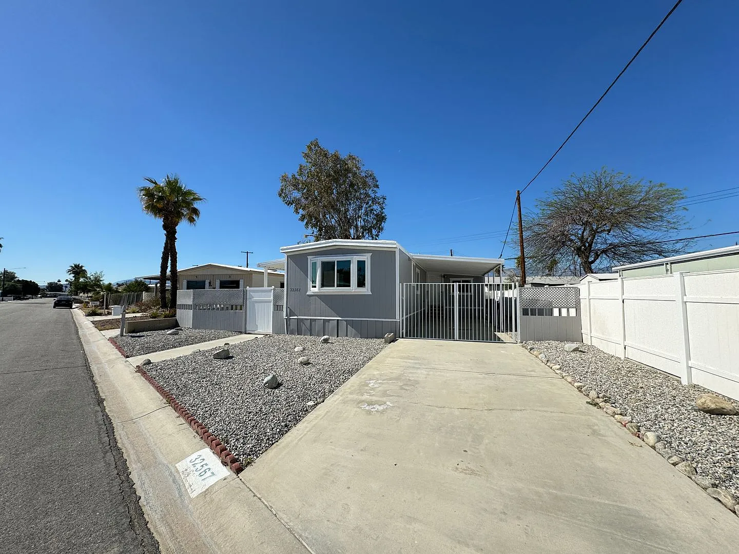 Availble Now 3 Bedroom 1 Bathroom Recently Updated Home In Thousand Palms! — Photo 2