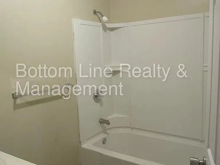 3912 Plainview Rd — Photo 13