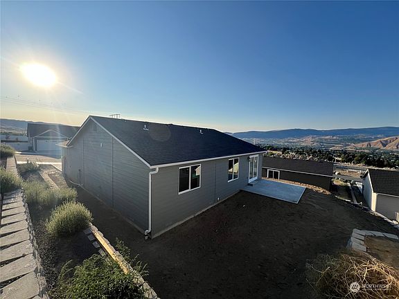 5th image of 956 N Macaw Avenue